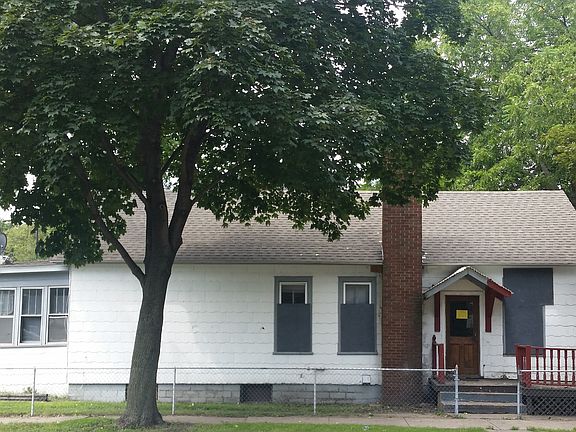 2nd image of 1115 Ross Ave