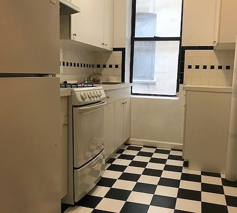 5th image of 714 Amsterdam Ave #1A