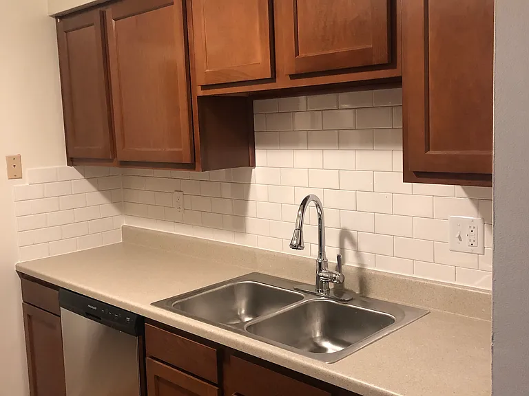 Regency Park Apartments — Photo 15