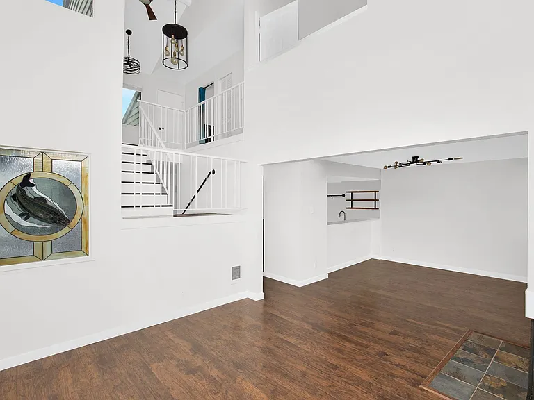 4 Lake Bellevue Dr #201 — Photo 4