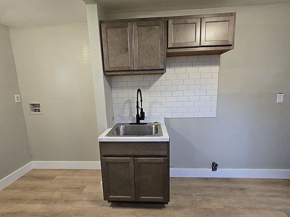 4th image of 805 Letcher St