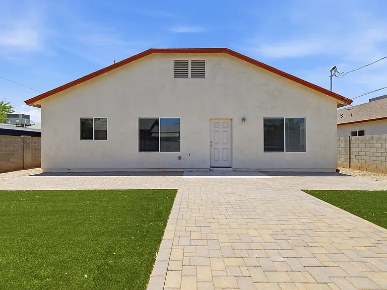 512 W Brown St — Photo 39