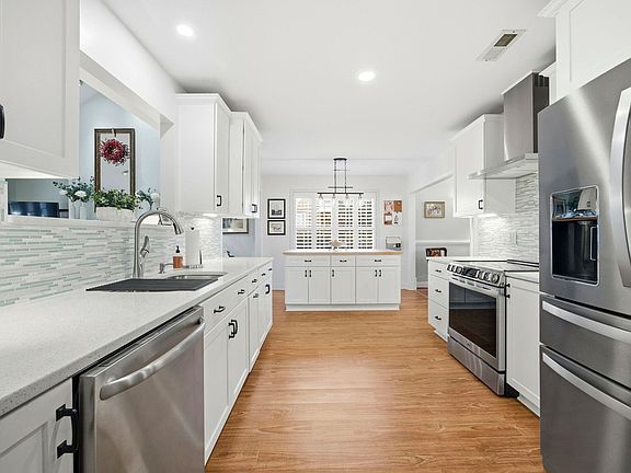 3rd image of 1301 Regent Terrace N