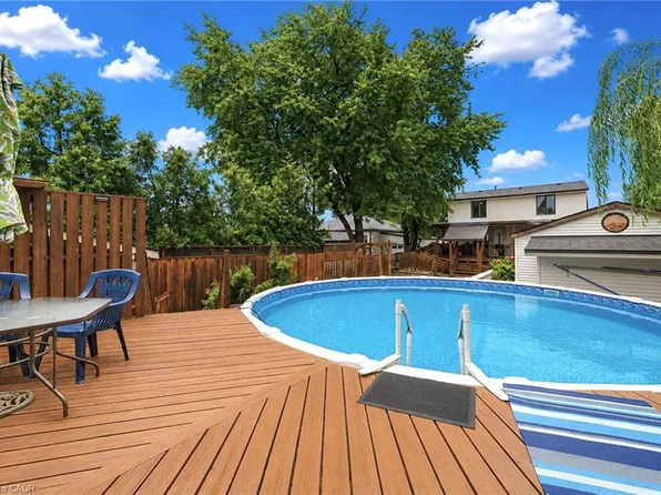 450 E 42nd St, Hamilton, ON L8T 3B3
