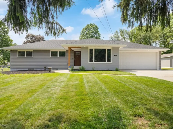 1892 Toepfer Rd, Akron, OH 44312