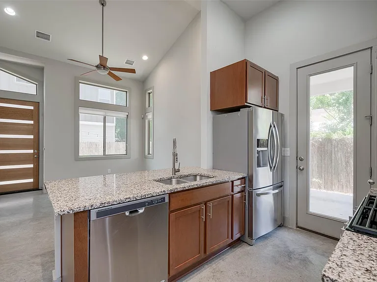 2612 Willow St #B — Photo 7