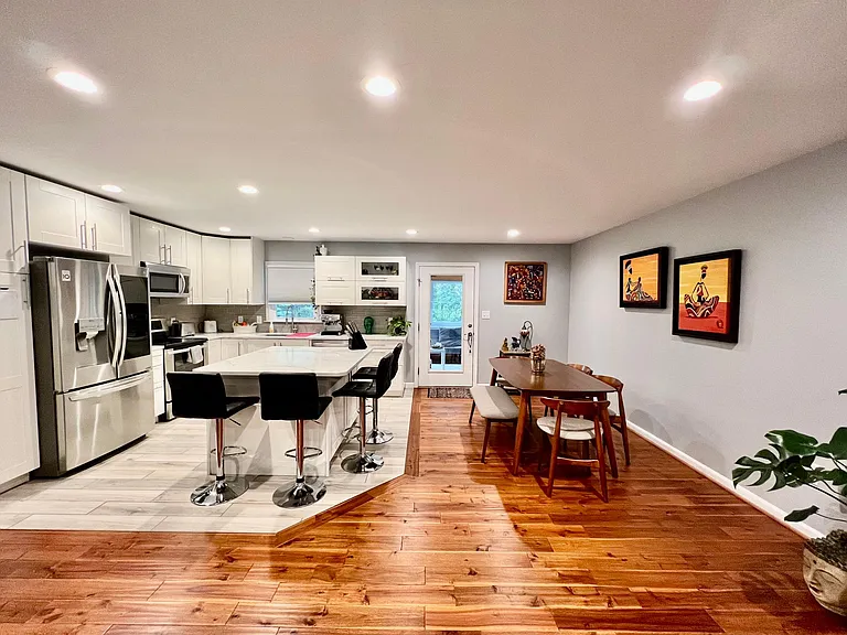 11721 Kennedy Ln — Photo 3