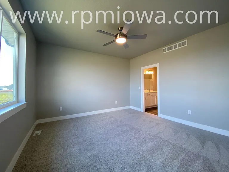 740 SE Drumlin Dr — Photo 9