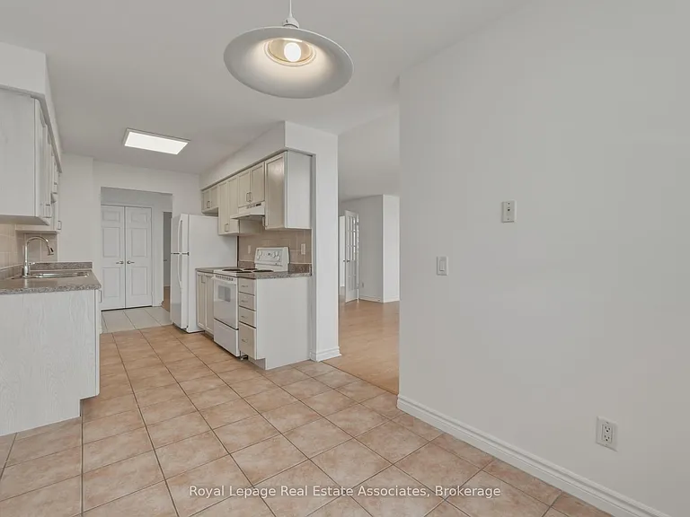 25 Kingsbridge Garden Cir #2424 — Photo 9