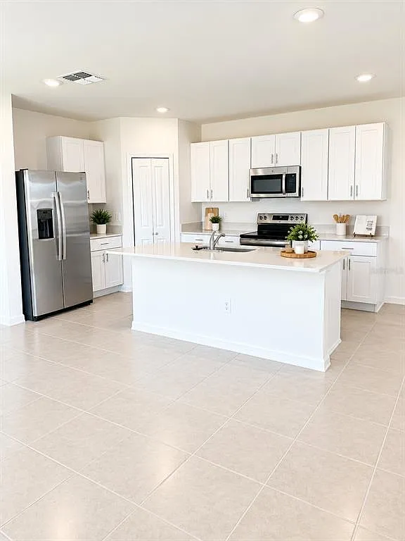 5 bed, 3.0 bath, 2200 sqft, $2,550 — Photo 2