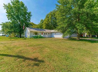 700 W 5th St, Delavan, IL 61734