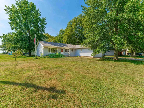 700 W 5th St, Delavan, IL 61734