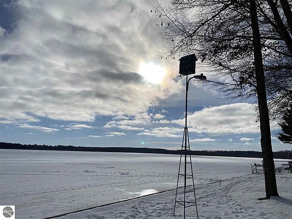 3rd image of 275 W Lake Dr