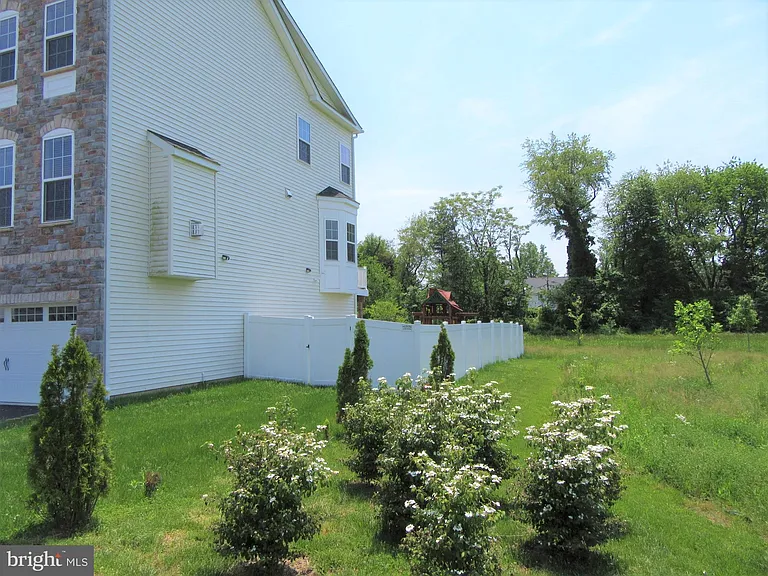 220 Jenny Dr — Photo 21