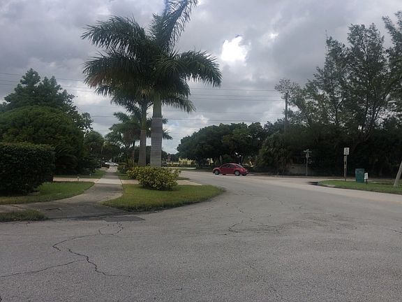 4th image of 2591 NW 81st Ter