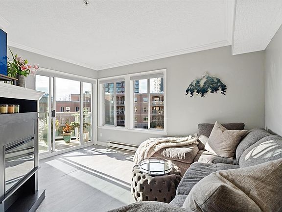 3rd image of 405 Quebec St #324