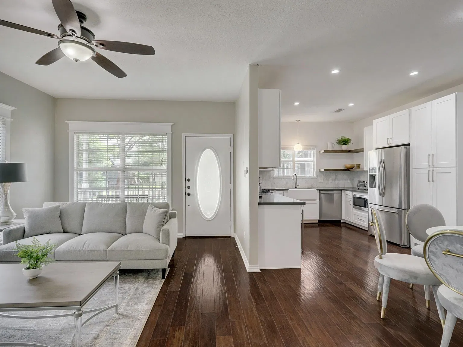 3 bed, 2.0 bath, 1208 sqft, $3,800 — Photo 2