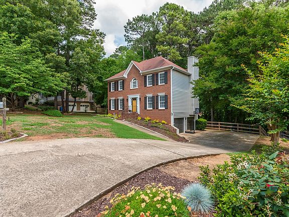 3rd image of 4940 Willow Creek Dr