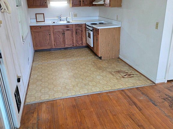 4th image of 22514 Schoolfield Ct