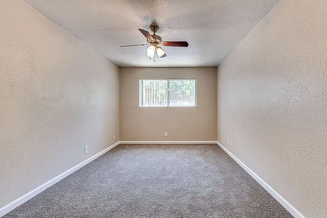 Evergreen Apartments — Photo 15