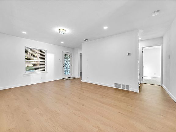 5th image of 808 Hillcrest Dr