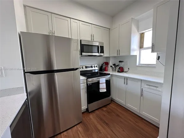 1638 SW 3rd St APT 303, Miami, FL 33135