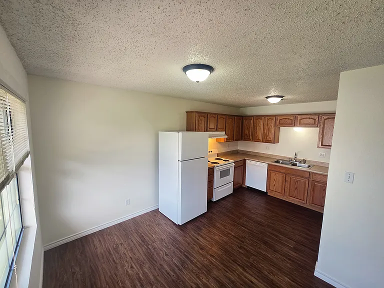 102 Lady Bird Ln #D — Photo 7