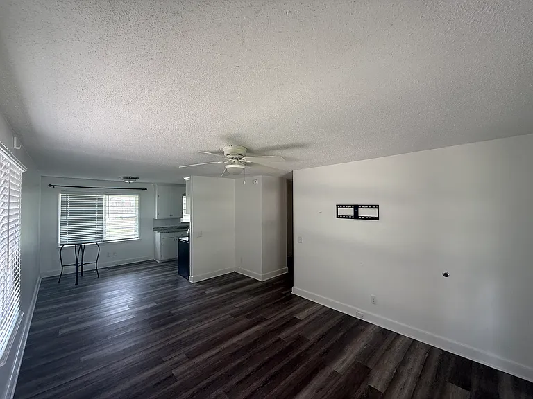 1808 W Higgins St — Photo 1
