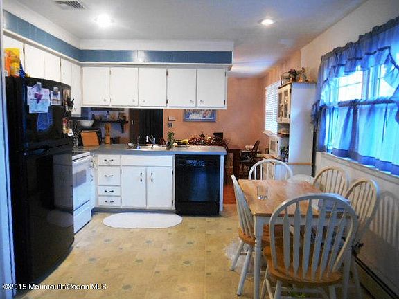 4th image of 2 Hollycrest Dr