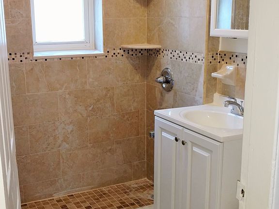 5th image of 2134 24th St