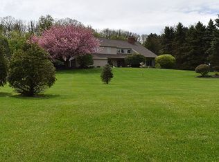 9736 Newtown Rd, Breinigsville, PA 18031