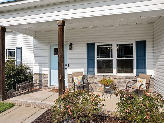 3rd image of 253 Pleasant Ridge Ct