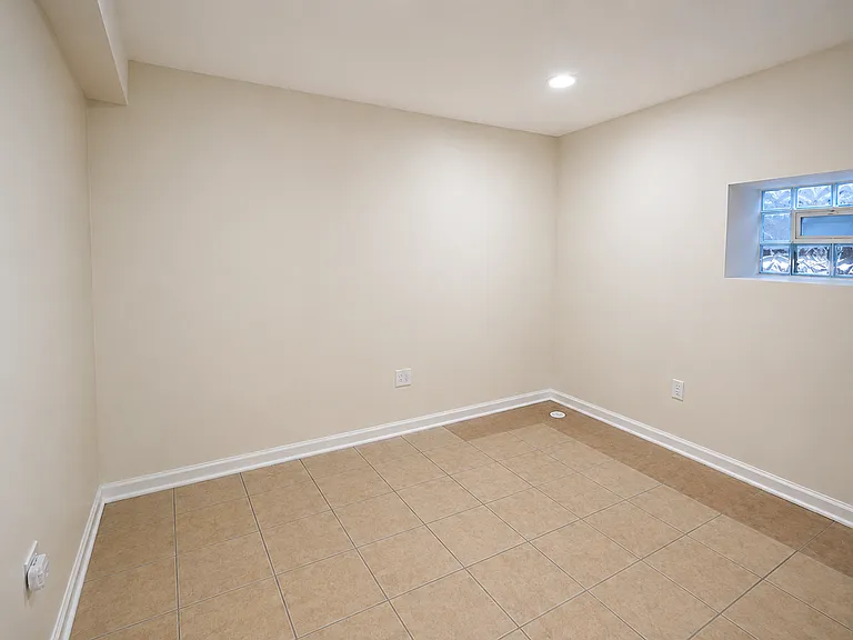 1016 N Ridgeway Ave #1R — Photo 16