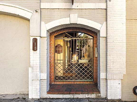 4th image of 118 Dock St