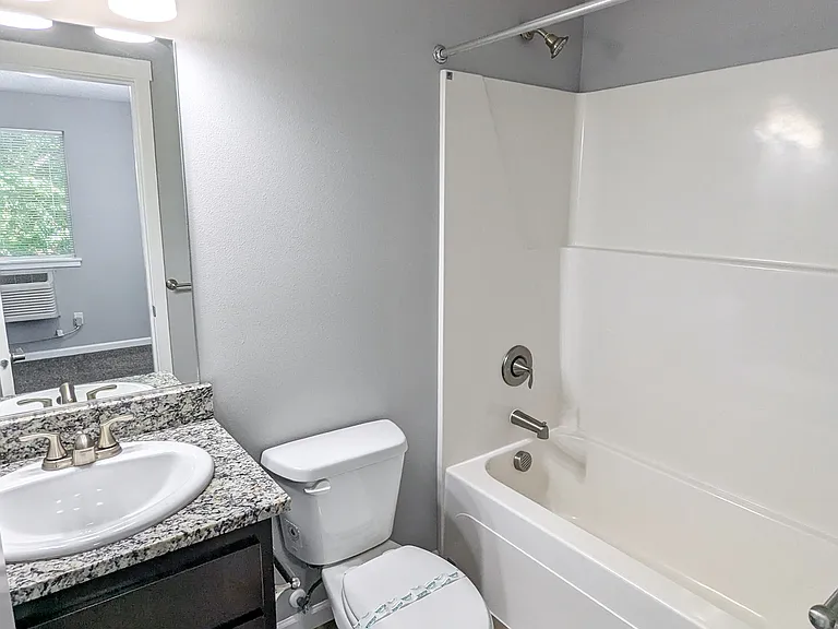 1040 Park Ave NE #105 — Photo 15