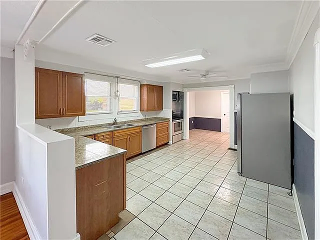 1028 Gaudet Dr — Photo 6