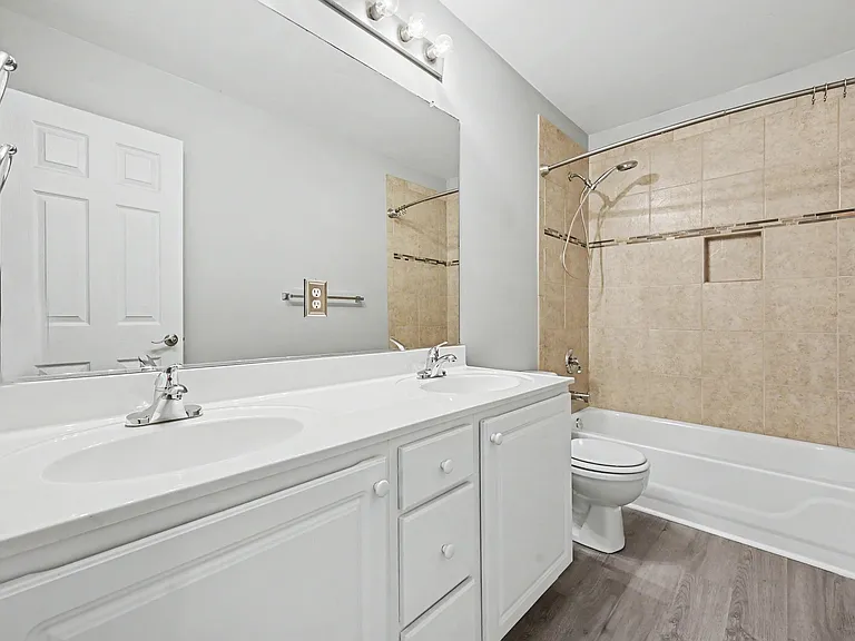 1203 Fairfax Woods Dr — Photo 23