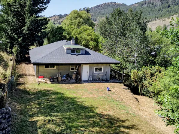150 Beachview Rd, Kamloops, BC V2H 1M5