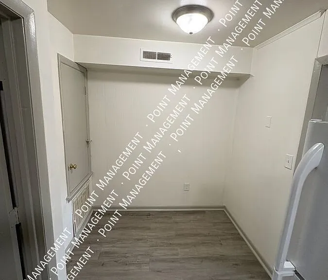 1912 Wayne St NE #14 — Photo 4