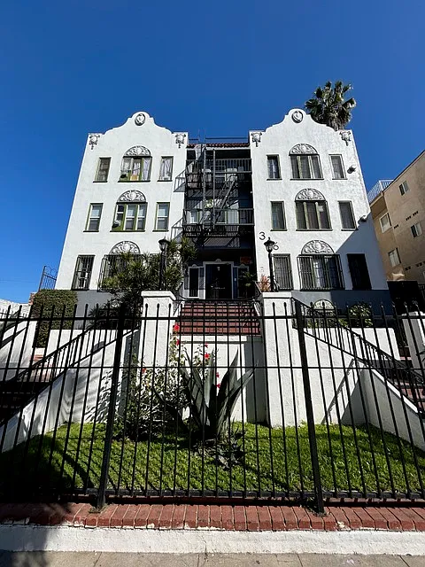 316 S Berendo Apts — Photo 1