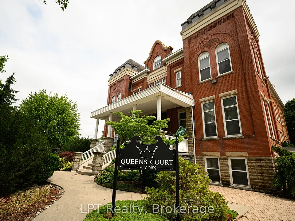 317 Queen St #304