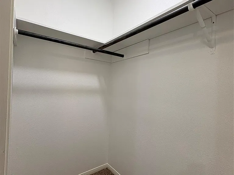 1206 Park Knoll Ln — Photo 17