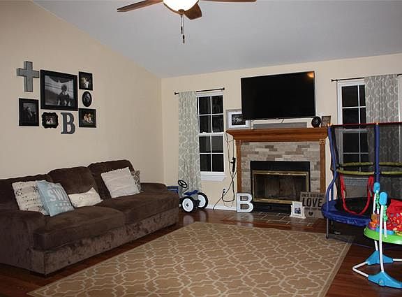 3rd image of 620 Laplante Dr