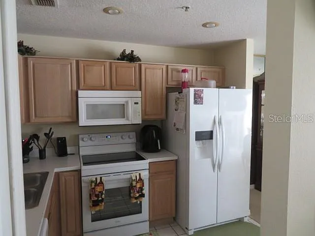 3 bed, 2.5 bath, 1470 sqft, $2,100 — Photo 3