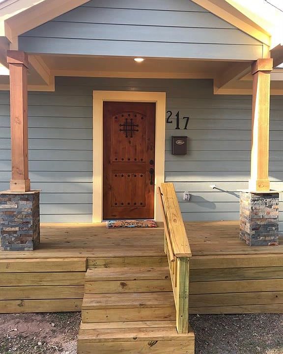 1st image of 217 Pennsylvania St