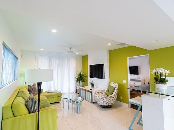2nd image of 560 S Indian Canyon Dr APT 2
