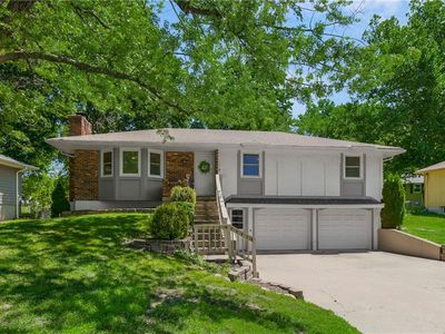 105 Continental Dr, Lansing, KS, 66043