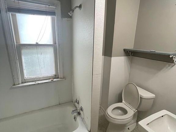 5th image of 2041 W 103rd St #B