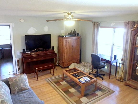 3rd image of 336 Hidden Lake Dr