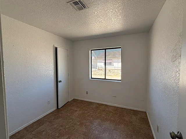 2700 W Shauna Dr — Photo 7